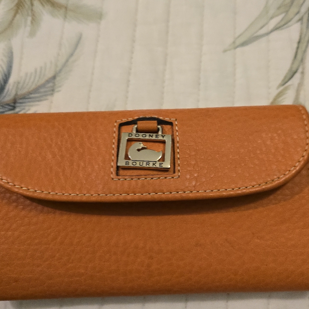 Dooney and Bourke bifold ladies Leather Wallet